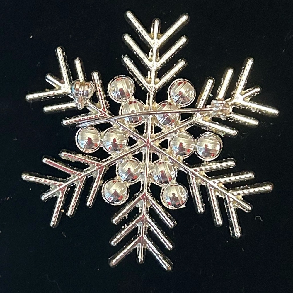Source Unknown Silver And Gold Snowflake Brooch - image 2